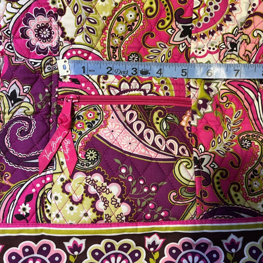 Vera Bradley [RETIRED] Very Berry Paisley On The Go Cinched Shoulder Bag - Picture 5 of 11